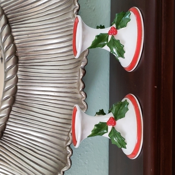 FITZ & FLOYD VINTAGE HOLLY LEAVES & BERRIES CANDLE HOLDERS - Picture 2 of 4
